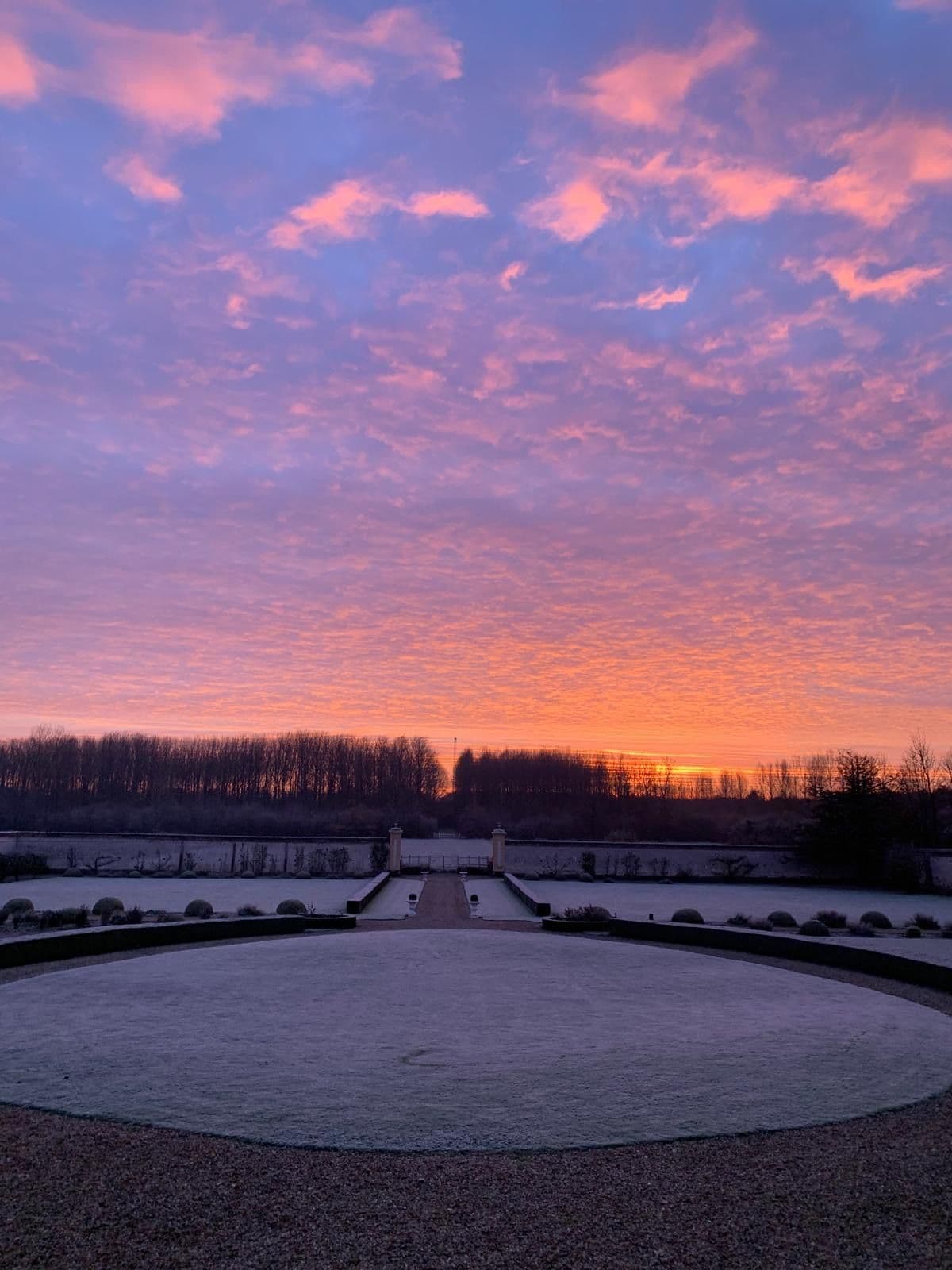 Le parc et son allée au coucher du soleil